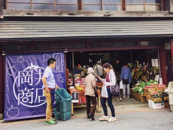 岡井商店店頭